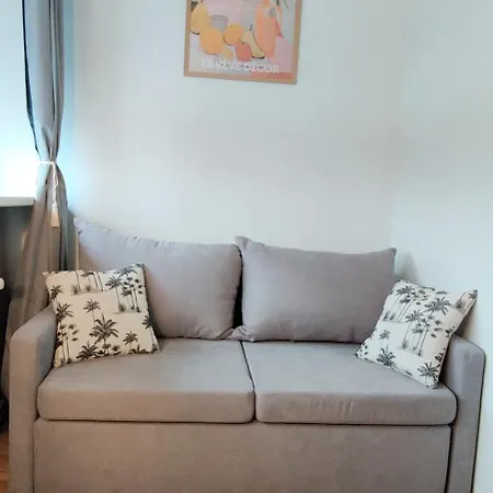 A Small Cozy Nest With Free Parking! *