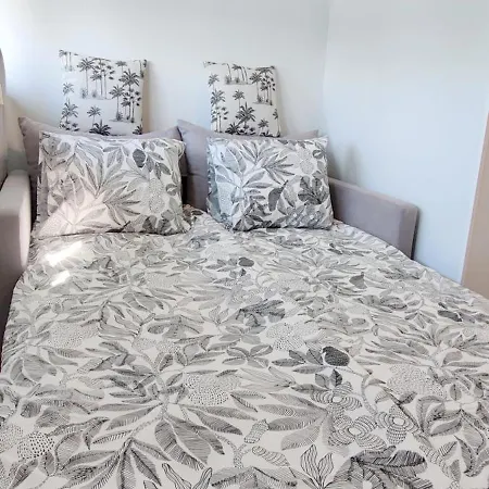 Apartamento A Small Cozy Nest With Free Parking!